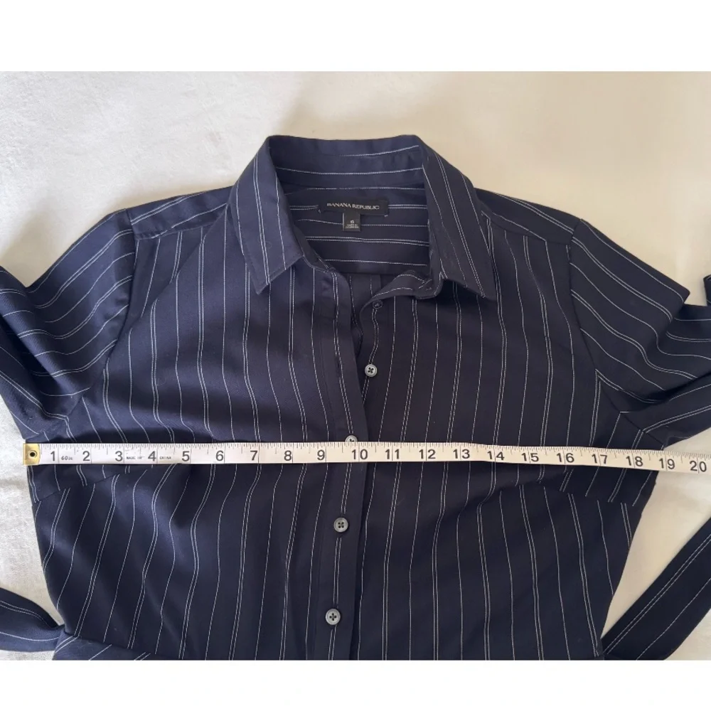 Banana Republic Banana Republic Pinstripe 
Tie-Waist Shirtdress. Size: 6 - Picture 11 of 12